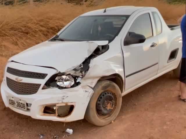 Carro em Colíder tem frente danificada após acidente em vicinal. (Vídeo)