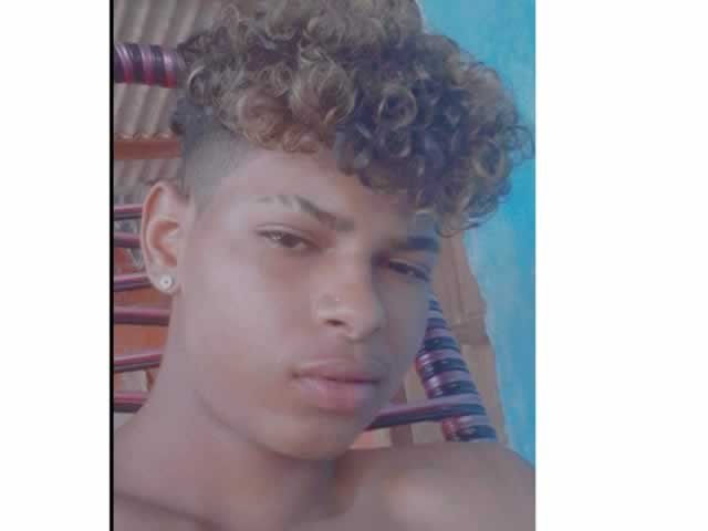 Jovem é assassinado com 4 tiros na cabeça . (Fotos)