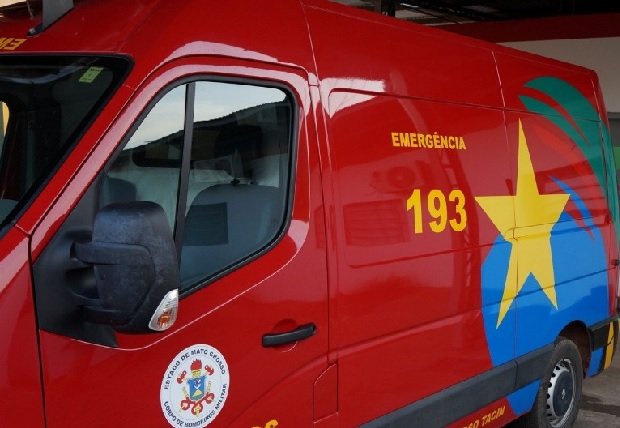 Adolescente pega moto para ir comprar remédio para a mãe e morre ao colidir com carro