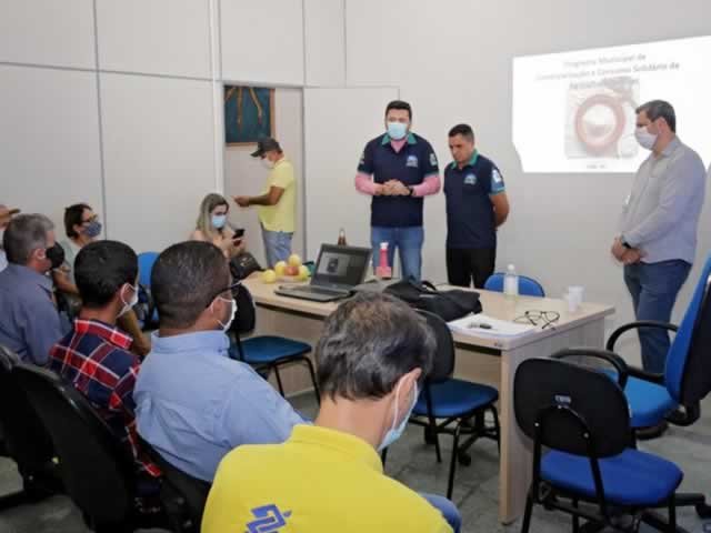 PREFEITO MANINHO PARTICIPA DA APRESENTAÇÃO OFICIAL DO PROGRAMA MUNICIPAL DE CONSUMO SOLIDÁRIO