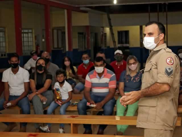 SECRETARIA DE AGRICULTURA E BOMBEIROS REALIZAM PALESTRAS SOBRE INCÊNDIO FLORESTAL EM COMUNIDADES