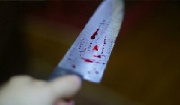 Mulher é presa após tentar matar marido a facadas