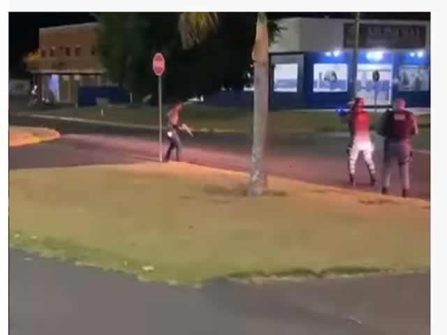 Estuprador parte para cima de PMs com picareta em MT; veja vídeo