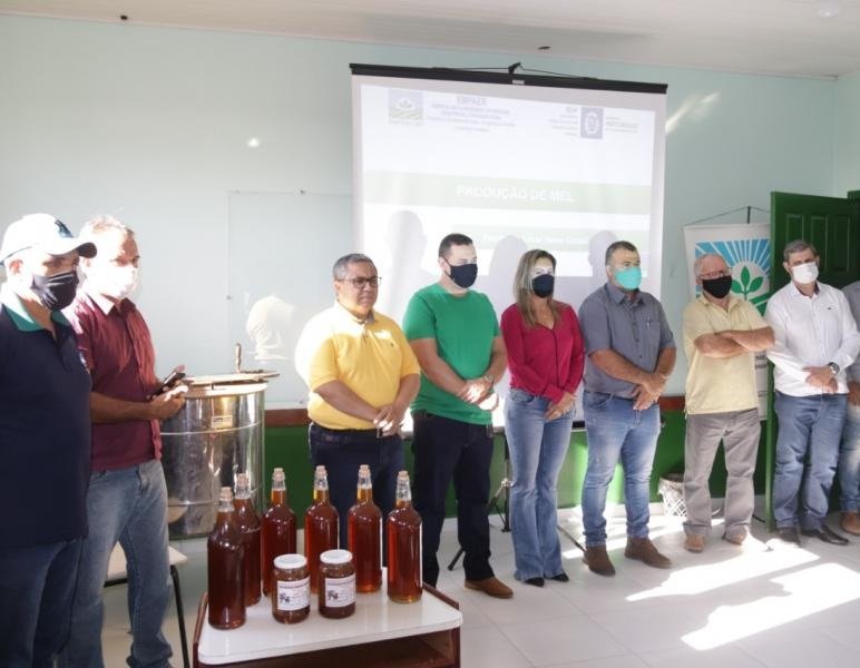 CURSO DE APICULTURA É OFERECIDO A PRODUTORES DE COLÍDER PARA INCENTIVAR PRODUÇÃO DE MEL