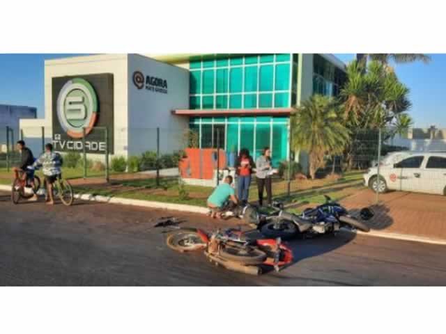 Repórter de TV tem fratura exposta em acidente entre motocicletas