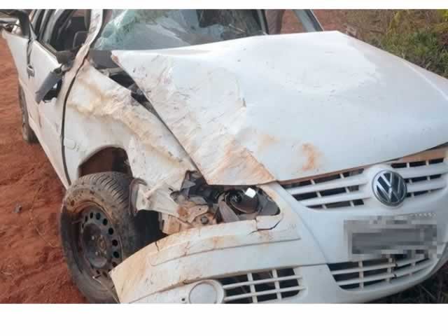 Mulher de 40 anos e adolescente de 14 morrem após capotamento em rodovia