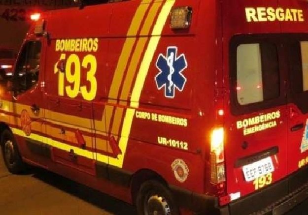 Homem joga álcool e coloca fogo no próprio corpo