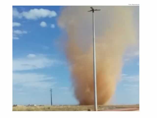Vídeo registra redemoinho de terra em cidade no interior de Mato Grosso; veja