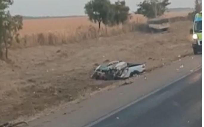 Picape fica esmagada após colisão com carreta na BR-163 entre Lucas e Sorriso (Vídeo)