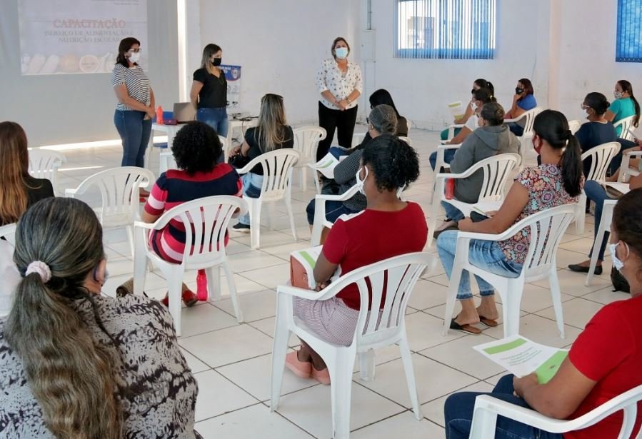 SECRETARIA DE EDUCAÇÃO DE COLÍDER PROMOVE CAPACITAÇÃO DOS PROFISSIONAIS DA MERENDA ESCOLAR
