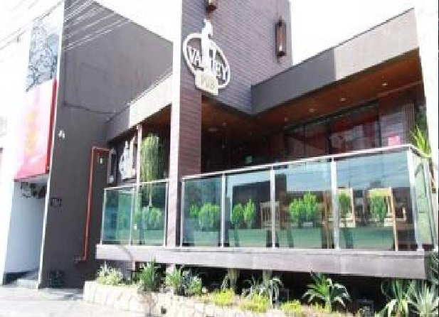 Investigadora bate em mulher após receber não de homem casado