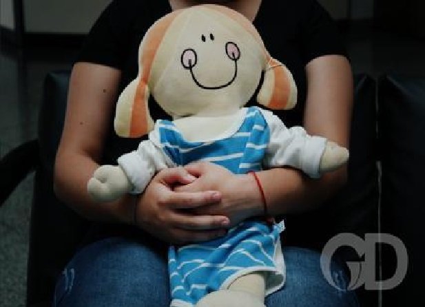 Adolescente é estuprada por dois anos por 'amigo da família