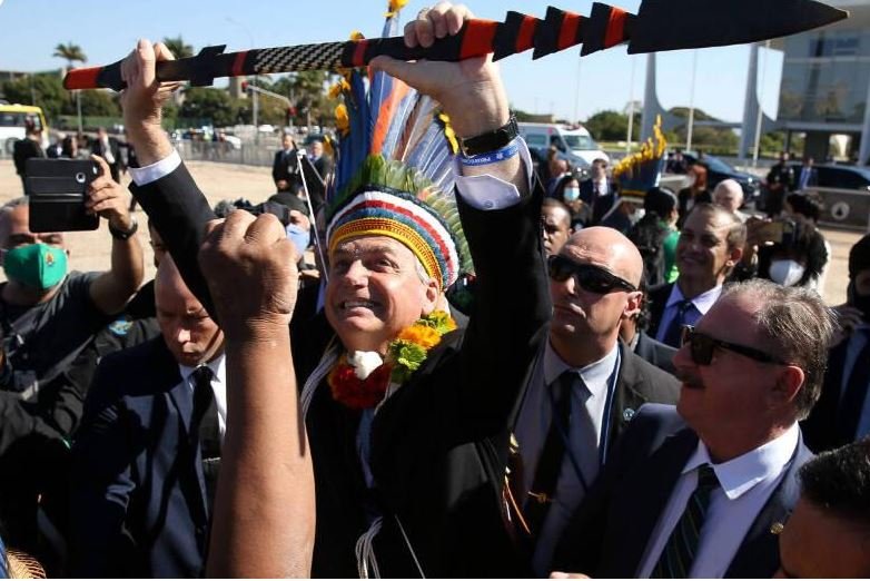 Para transformar aldeias em polos de produção, Bolsonaro vem a Cuiabá para entregar tratores para indígenas e participar de seminário