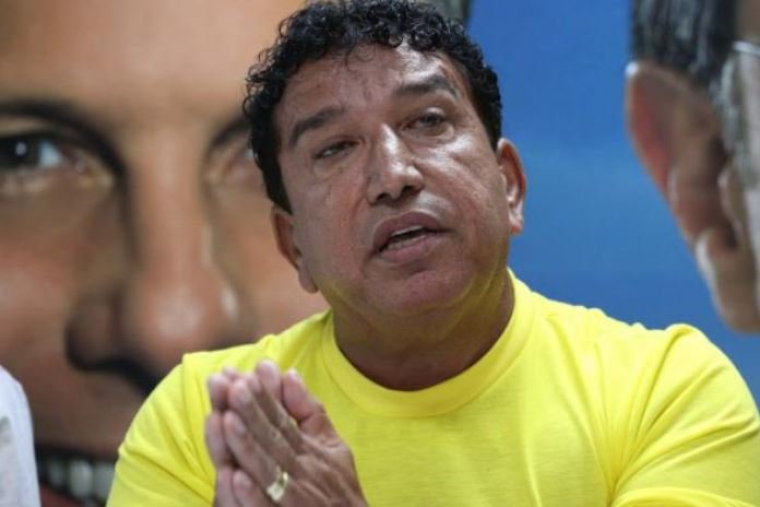 Magno Malta diz que posse de arma será aprovada em janeiro