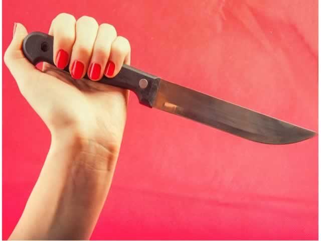 Mulher em Colíder esfaqueia marido nas costaS, quando ele foi defender a filha do casal.