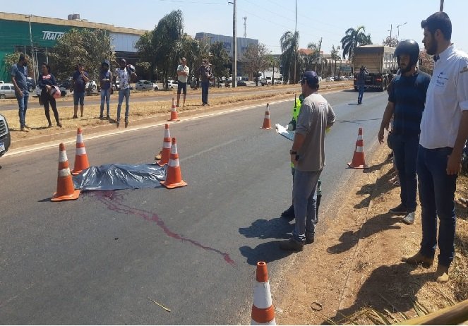 Jovem de 22 anos morre após ser atingida por carreta em Sinop