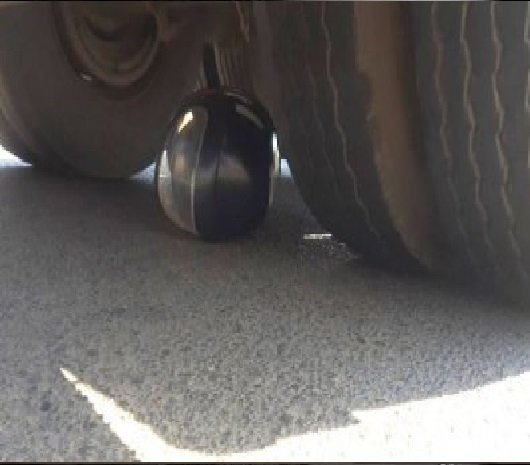 Jovem morre esmagada em acidente de moto e carreta