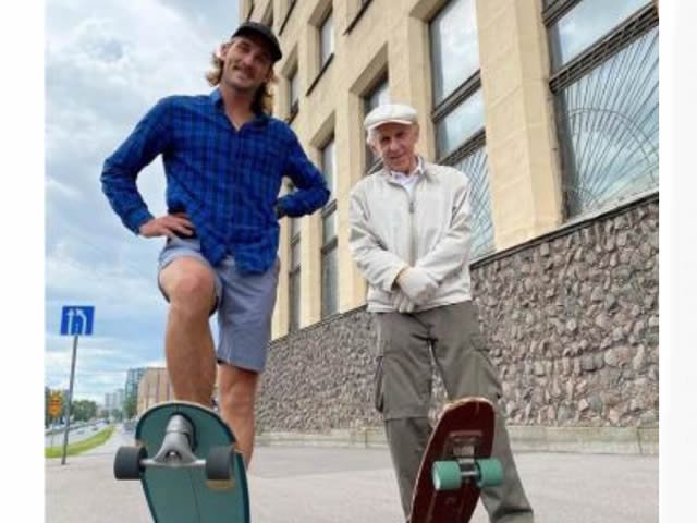 Idoso de 73 anos impressiona com manobras em skate