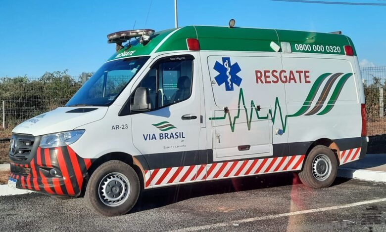 Colisão entre automóvel e veículo de carga deixa duas pessoas gravemente feridas próximo a Nova Canaã do Norte