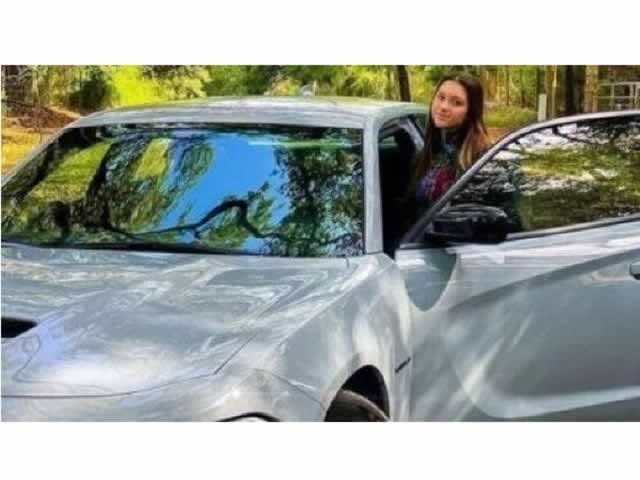 Filha de Gugu Liberato reclama por não poder comprar porsche