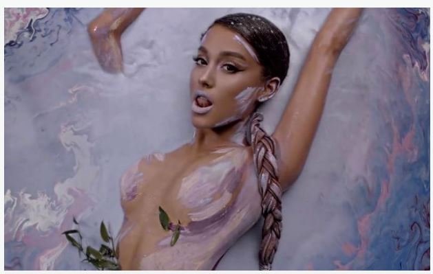 Ariana Grande afirma que a terapia 'salvou sua vida muitas vezes'