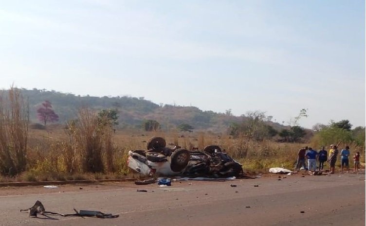 Grave acidente entre caminhão e S10 deixa uma vítima fatal