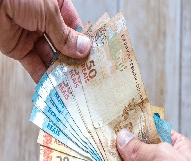 Salário mínimo para 2022 deve ter maior reajuste desde 2016