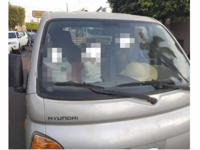 Motorista tenta atropelar GM após ser abordado por crianças estarem sem cinto no carro