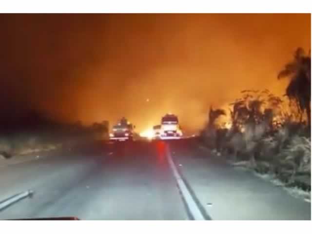 Incêndio atinge Serra de São Vicente e interdita faixa da BR-364