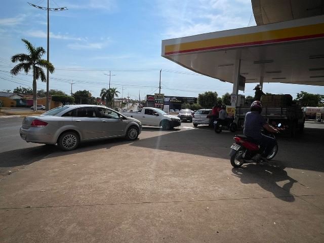 Colíder tem estoque de combustíveis para mais dois dias. (Fotos)