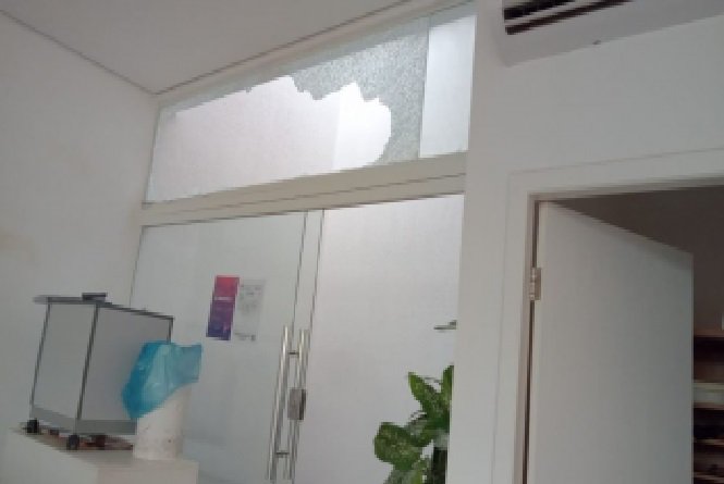 Banco em Nova Bandeirantes amanhece com janelas arrombadas