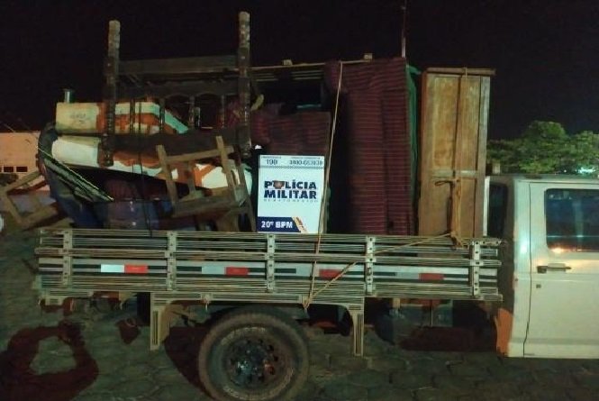 Homem é preso após furtar toda mobília de uma residência