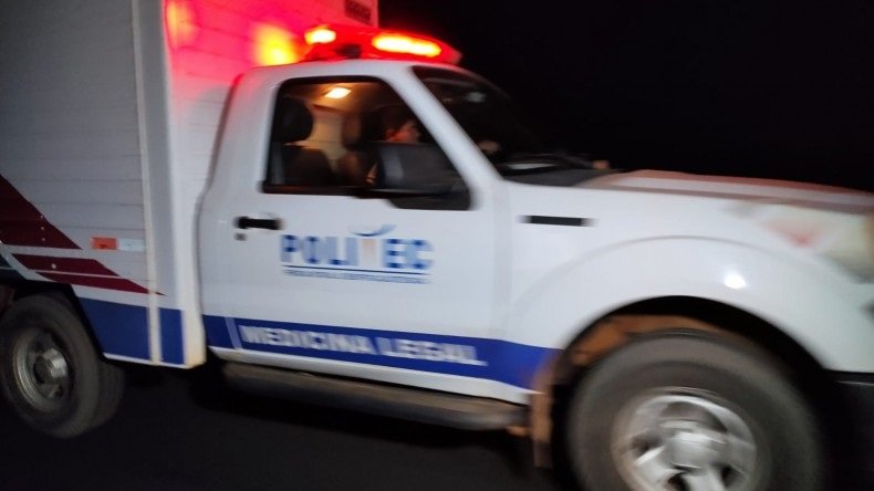 Adolescente é executado a tiros no meio da rua