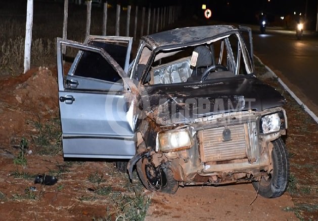 Adolescente puxa freio de mão em velocidade aproximada de 120 Km/h e capota carro emprestado