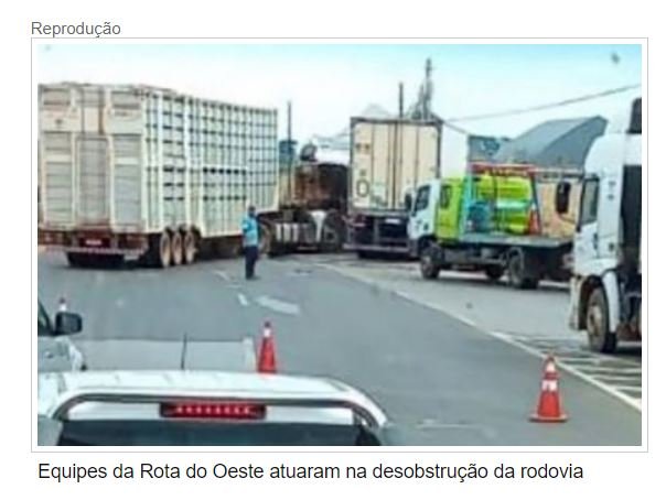 Duas carretas batem em acidente na BR-163