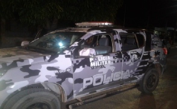 Rapaz é preso com simulacro de arma de fogo