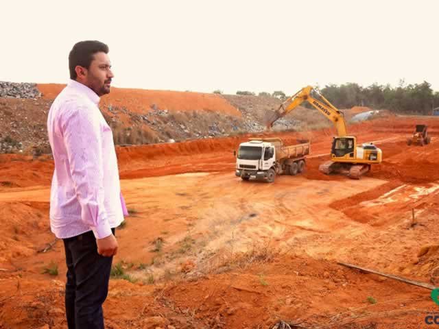 Prefeito Maninho vistoria obra de nova vala no Aterro Sanitário de Colíder