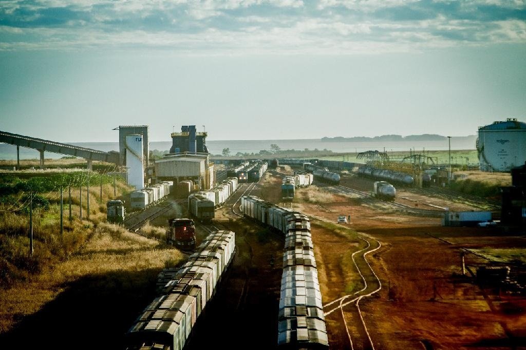 Governo assina contrato para construção da 1ª Ferrovia Estadual de Mato Grosso