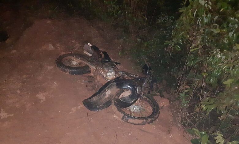 Motociclista falece após chocar-se contra monte de terra em cabeceira de ponte