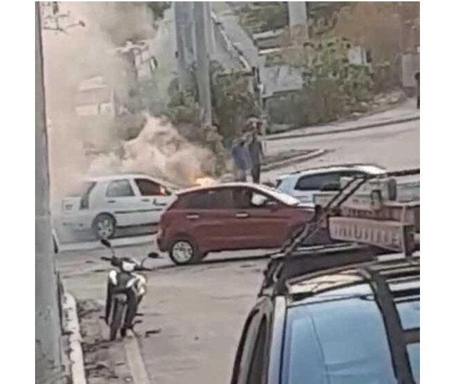 Veículo pega fogo e assusta testemunhas
