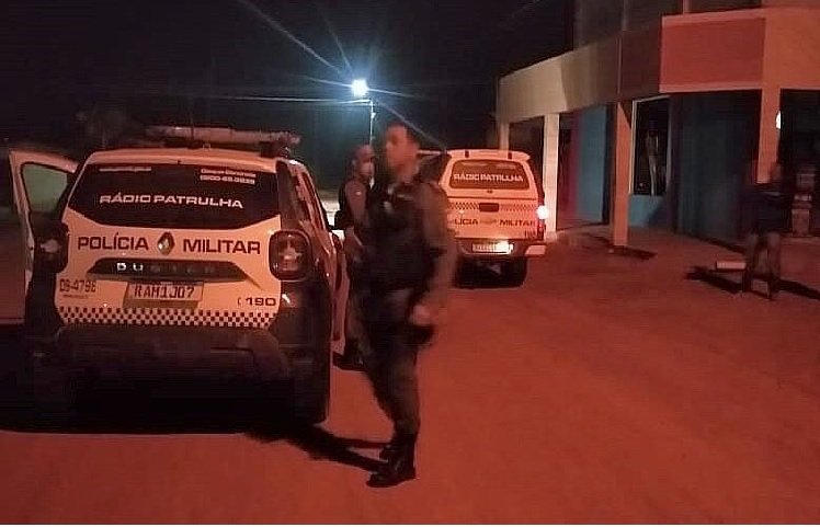 Homem morre após ser atingidos por tiros e suspeito é detido