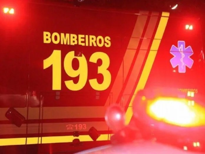 Pai e filho são atropelados na garagem da própria residência