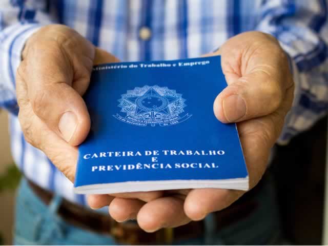 Brasil cria 372 mil postos de trabalho formal em agosto
