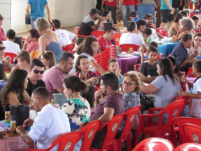 Sucesso total na 18ª Festa do Carneiro do Rotary de Colíder. (Vídeo)