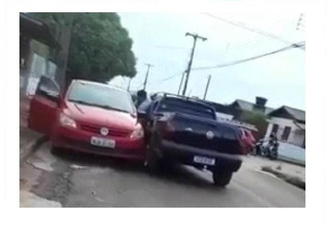 Homem persegue e agride ex dentro de carro em MT