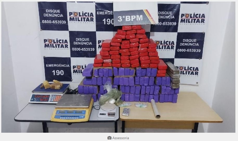 Polícia Militar apreende 125 kg de maconha e pedras de cocaína