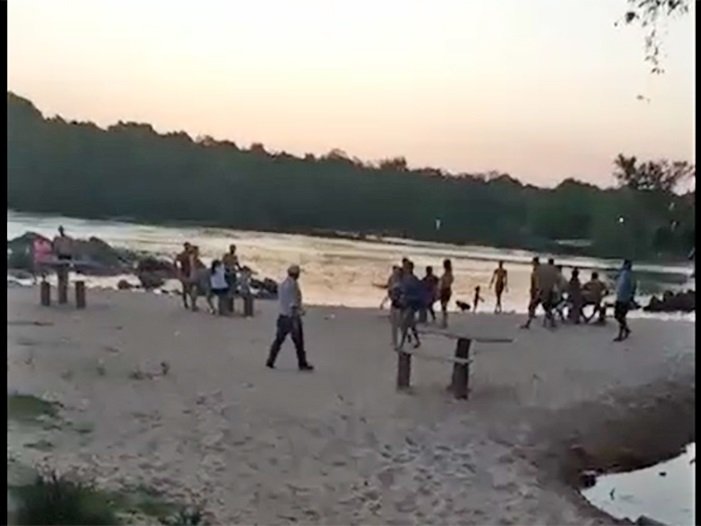 Homem que passava domingo com amigos em Balneário desaparece ao entrar no rio