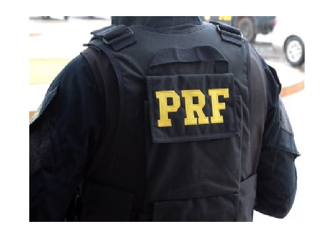Agente da PRF é atropelado ao tentar levar casal para delegacia