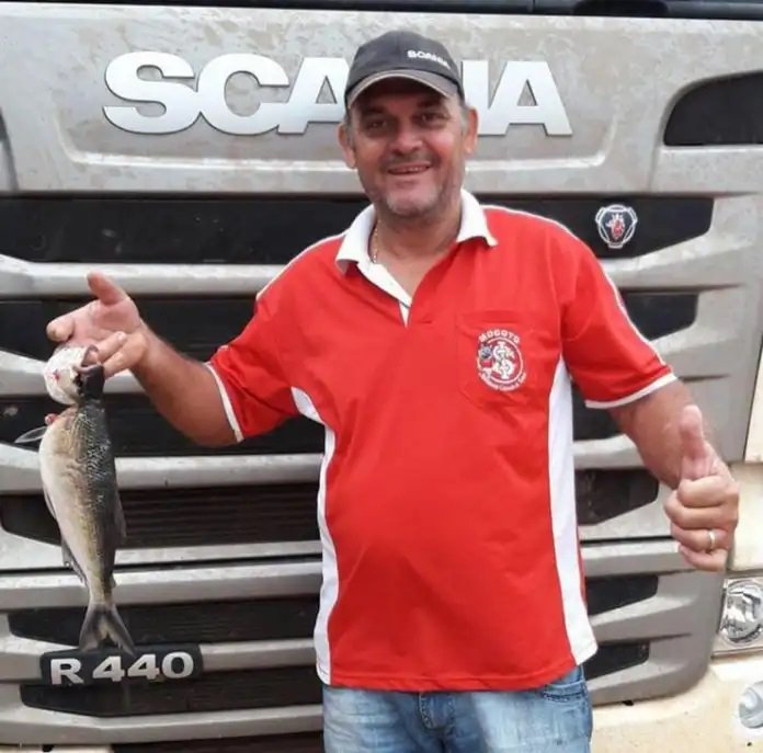 Motorista de caminhão morre ao ter a cabine esmagada