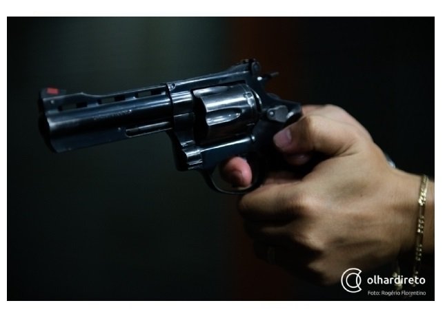 Adolescente de 17 anos sobrevive após levar tiro no rosto de dupla que estava em moto